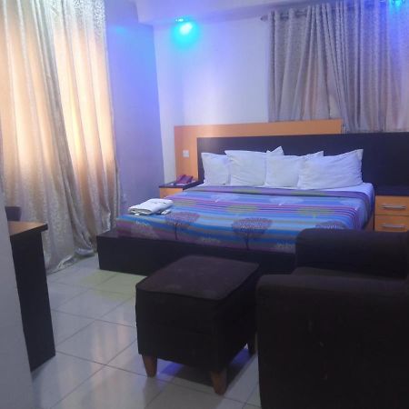Alluring View Hotel - Toyin Sreet Ikeja Extérieur photo