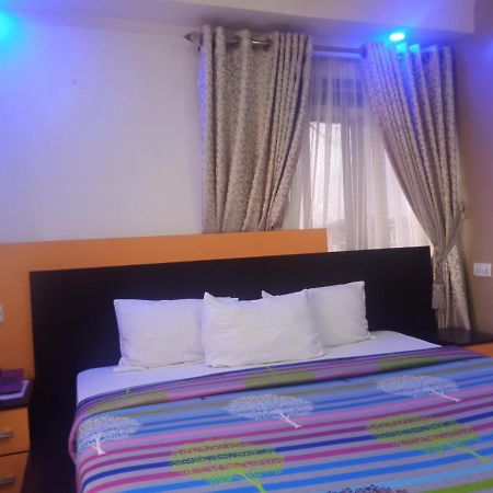 Alluring View Hotel - Toyin Sreet Ikeja Extérieur photo
