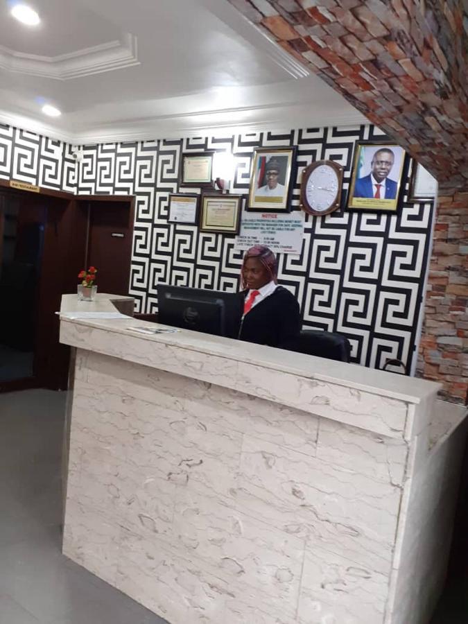Alluring View Hotel - Toyin Sreet Ikeja Extérieur photo
