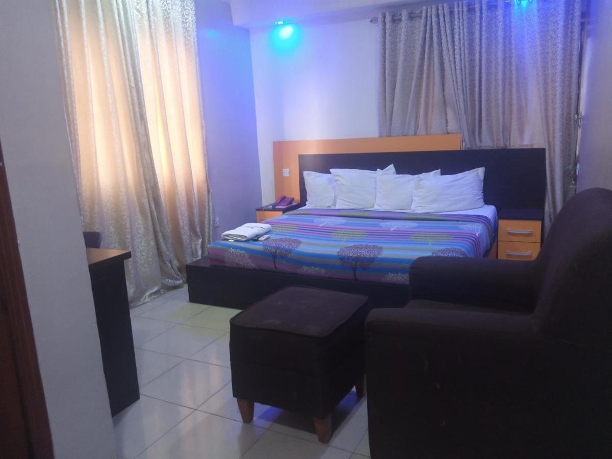 Alluring View Hotel - Toyin Sreet Ikeja Extérieur photo