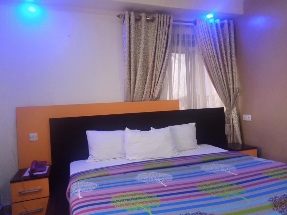 Alluring View Hotel - Toyin Sreet Ikeja Extérieur photo